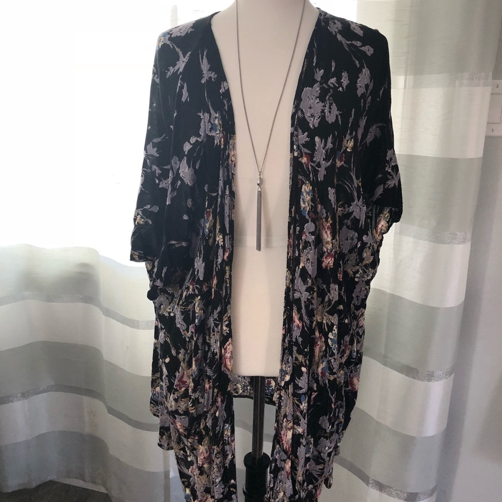 Beautiful &  flowery ! Wear it with a belt or open